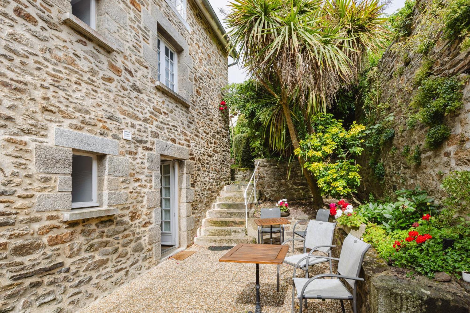 Demeures & Chateaux - Hotel De La Porte Saint-Malo Dinan Esterno foto