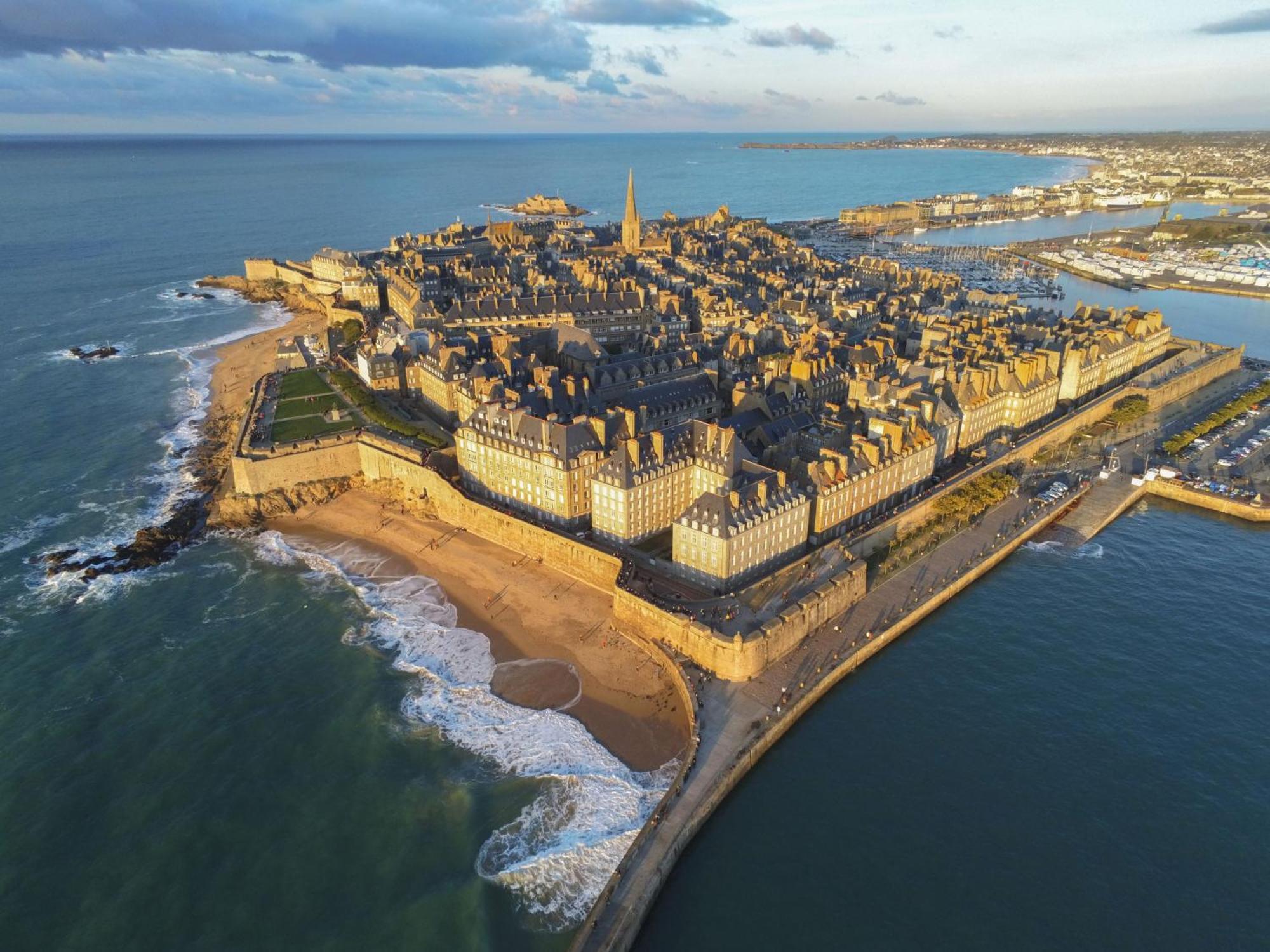 Demeures & Chateaux - Hotel De La Porte Saint-Malo Dinan Esterno foto